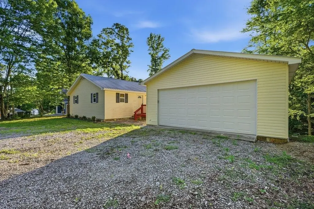 170 Lakeshore Drive Spring City TN 37381