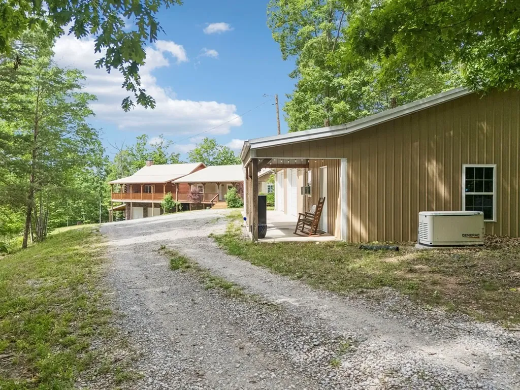 290 Vine Ridge Road, NE Crawford TN 38554