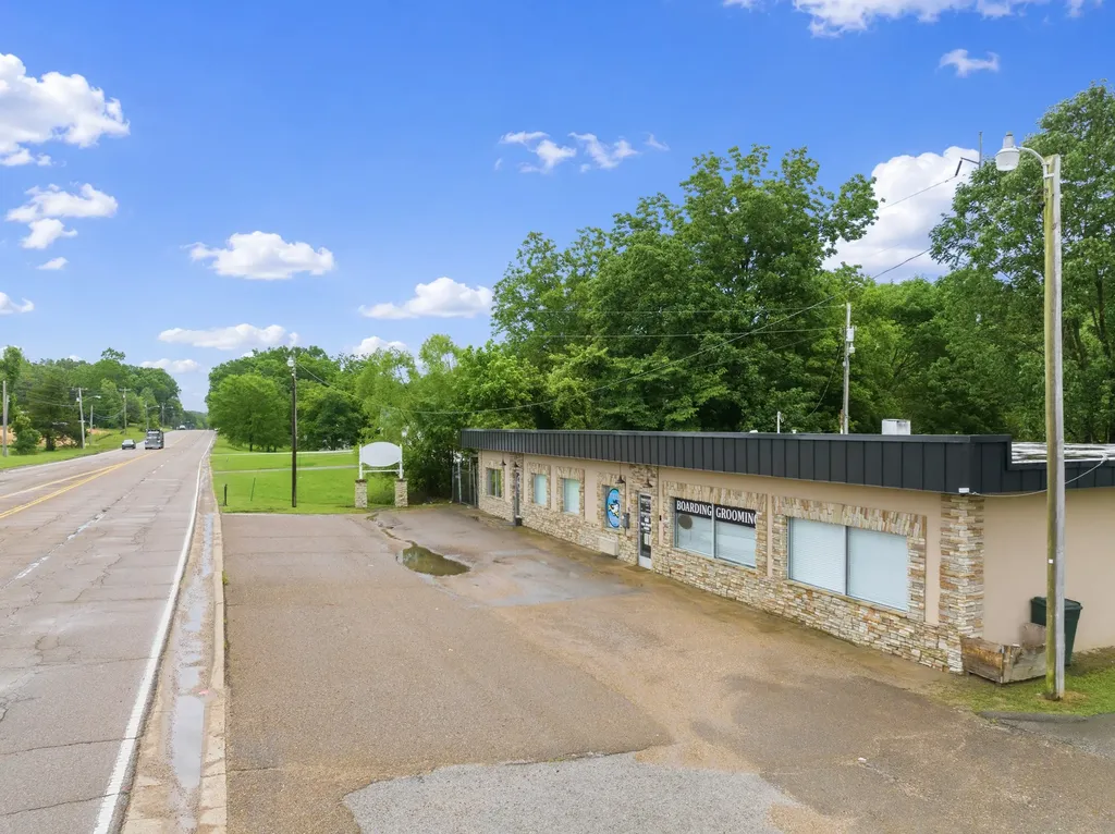 1233 W Main Street Parsons TN 38363