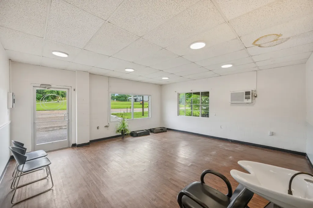 1233 W Main Street Parsons TN 38363