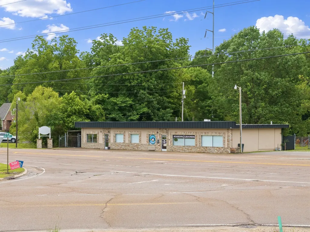 1233 W Main Street Parsons TN 38363