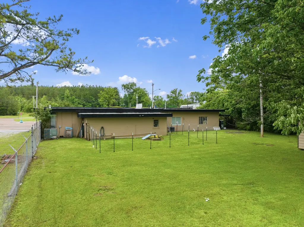 1233 W Main Street Parsons TN 38363