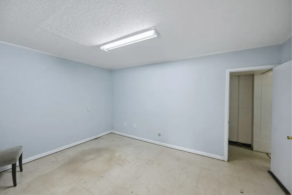 1233 W Main Street Parsons TN 38363