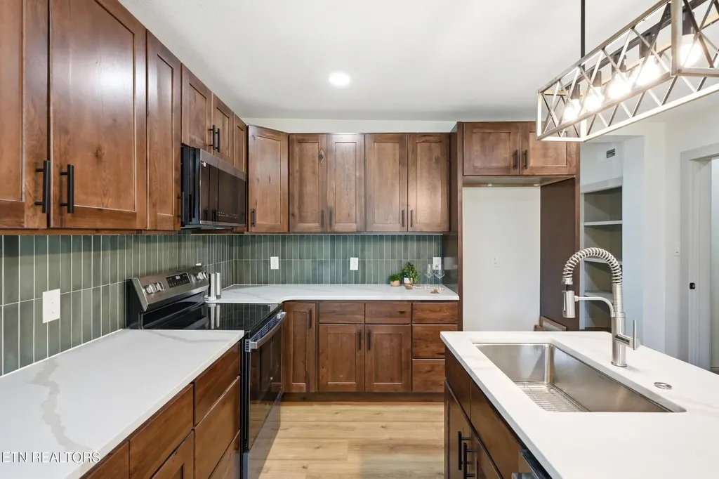 315 Poplar Street Lenoir City TN 37771