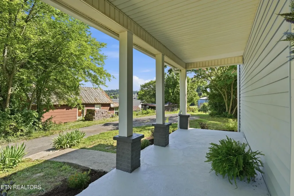 315 Poplar Street Lenoir City TN 37771