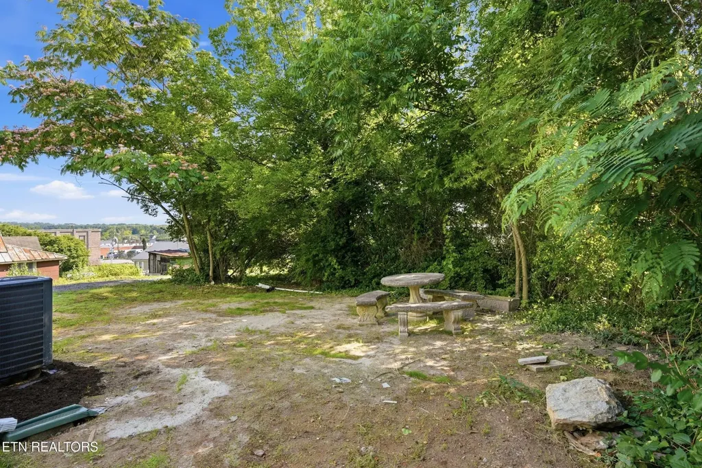 315 Poplar Street Lenoir City TN 37771