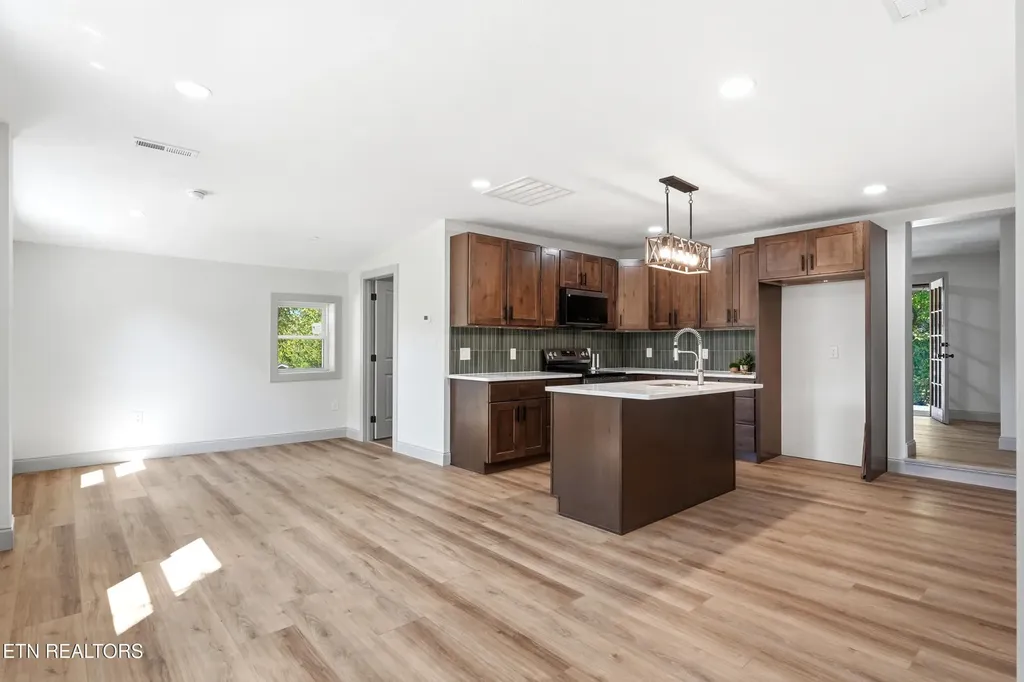 315 Poplar Street Lenoir City TN 37771