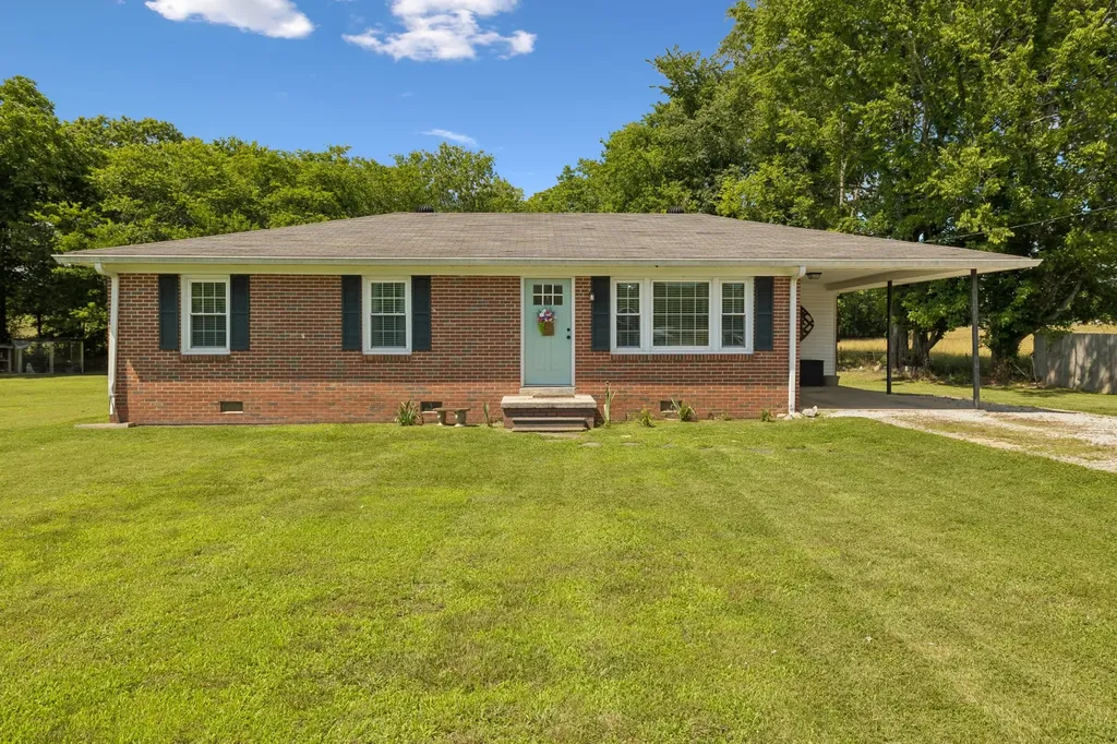 161 Kempville Highway Pleasant Shade TN 37145