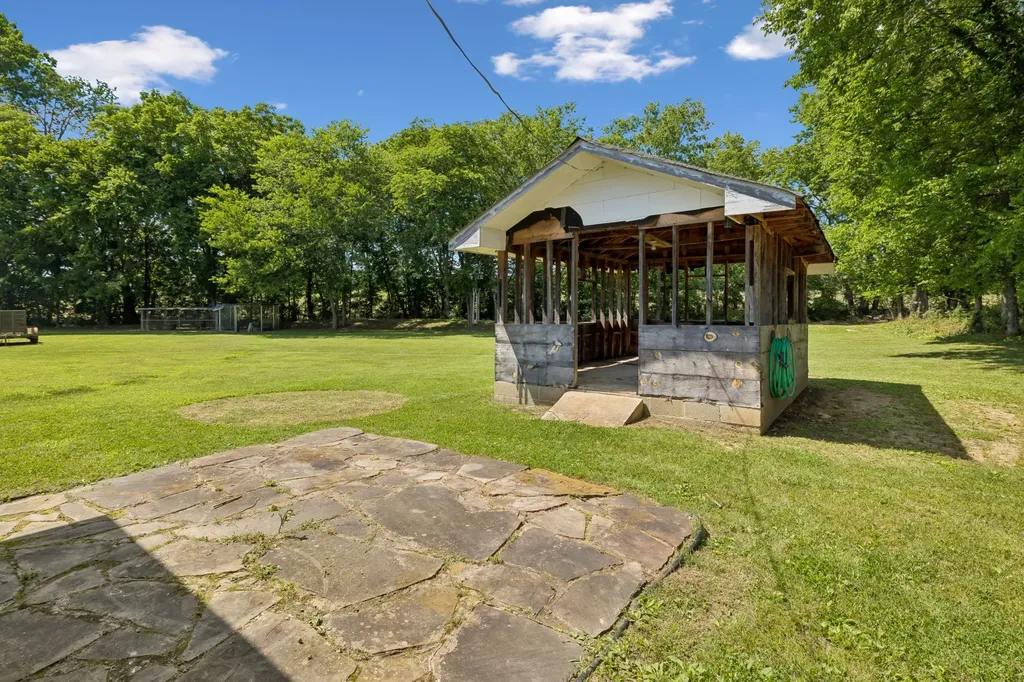 161 Kempville Highway Pleasant Shade TN 37145
