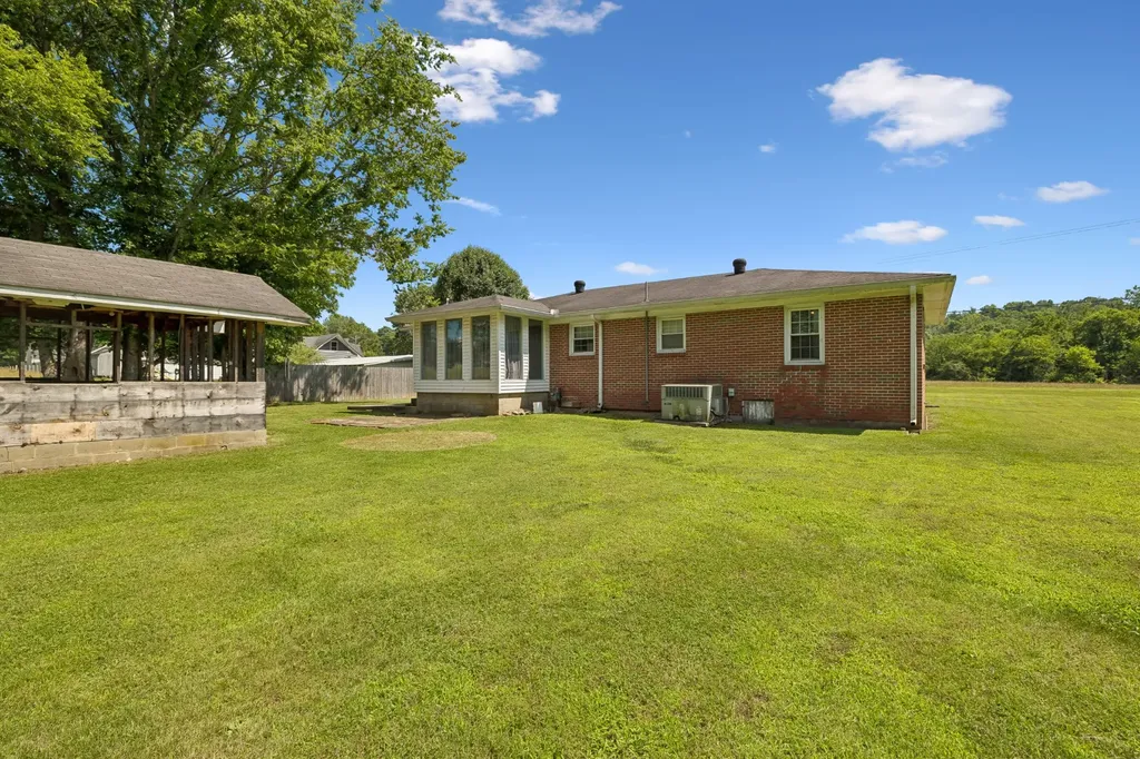 161 Kempville Highway Pleasant Shade TN 37145