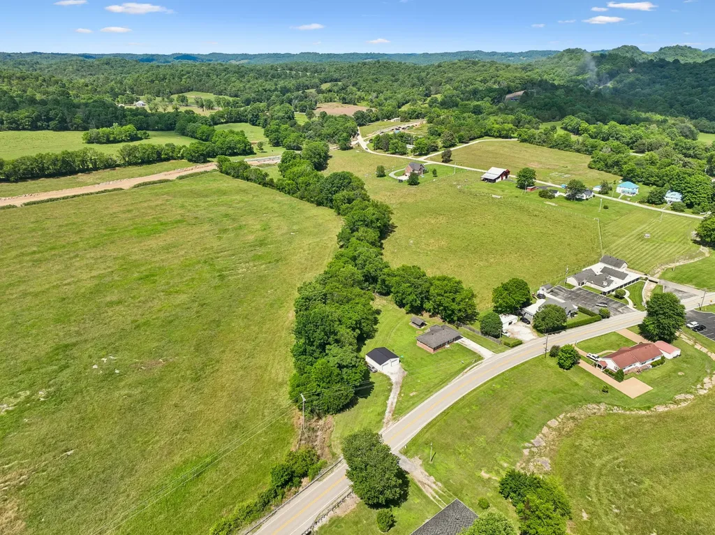 161 Kempville Highway Pleasant Shade TN 37145