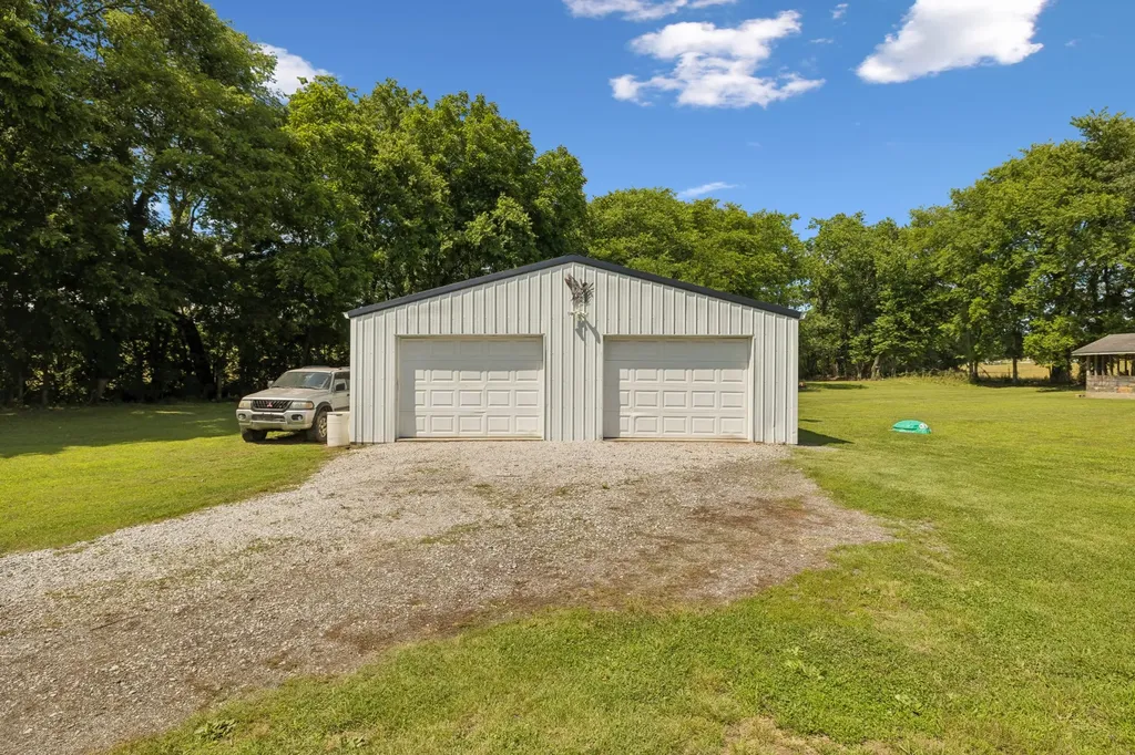 161 Kempville Highway Pleasant Shade TN 37145