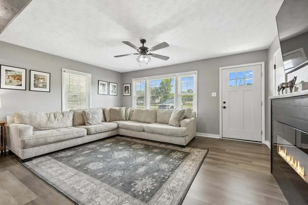 161 Kempville Highway Pleasant Shade TN 37145