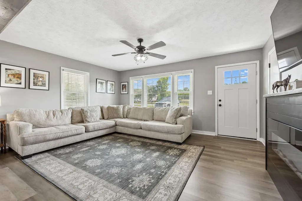 161 Kempville Highway Pleasant Shade TN 37145