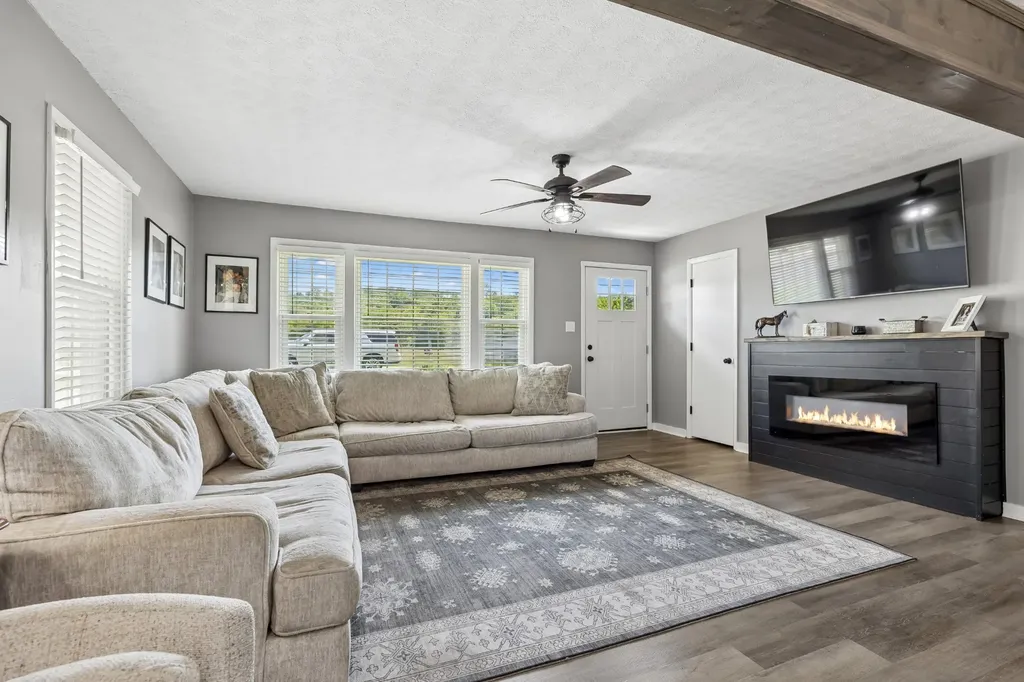 161 Kempville Highway Pleasant Shade TN 37145