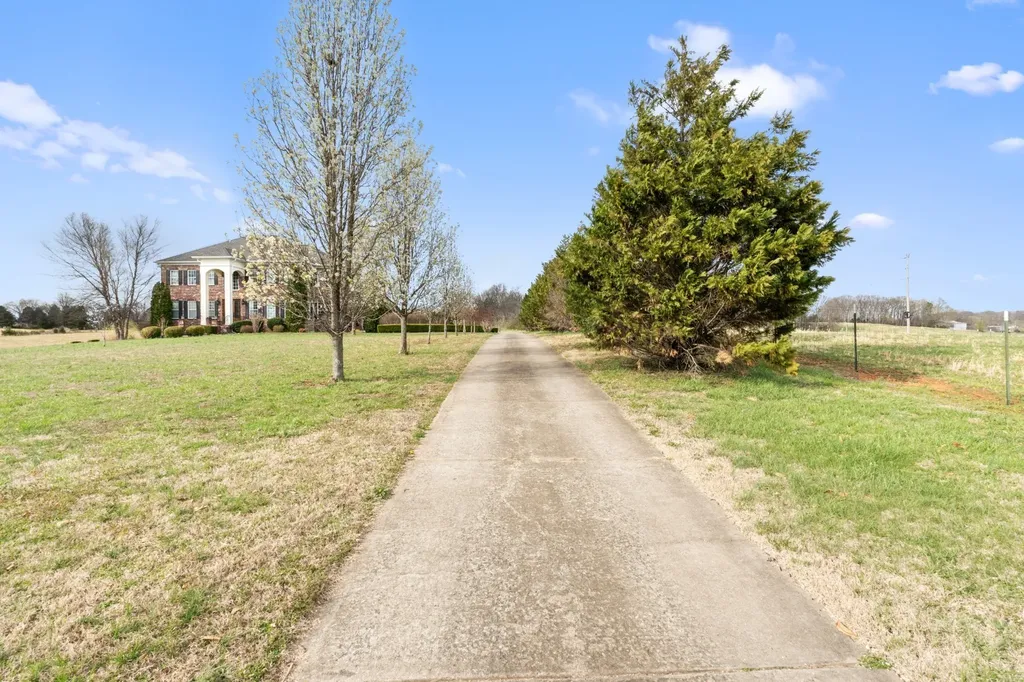 8288 Guthrie Road Cross Plains TN 37049