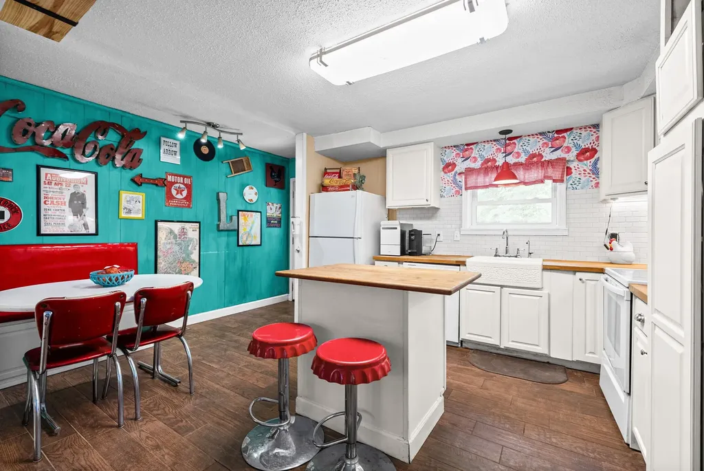 1011 Issac Clifton Road Chapmansboro TN 37035