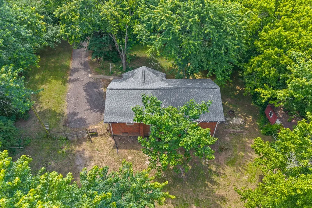 1011 Issac Clifton Road Chapmansboro TN 37035