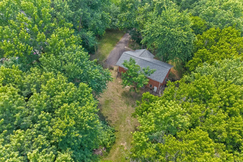1011 Issac Clifton Road Chapmansboro TN 37035