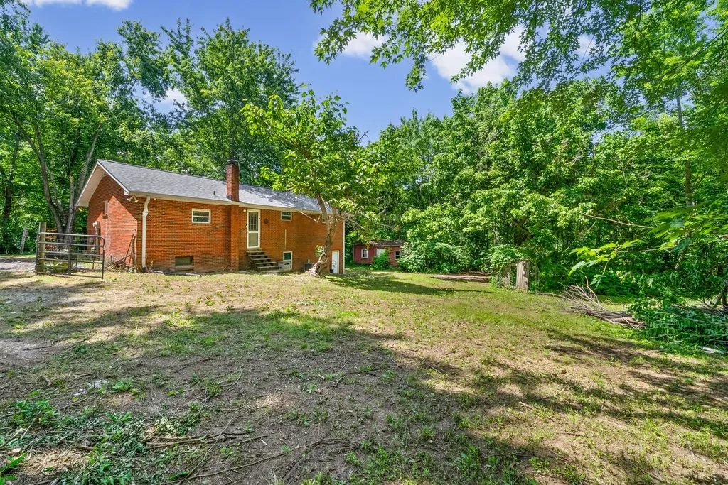 1011 Issac Clifton Road Chapmansboro TN 37035