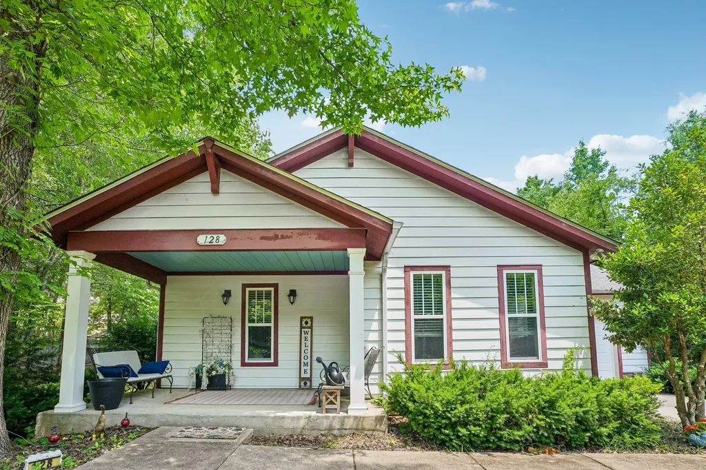 128 Silver Leaf Circle Dickson TN 37055