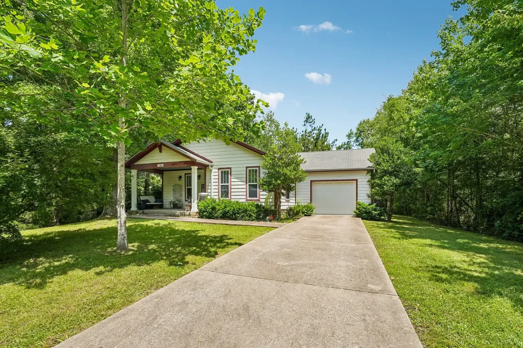 128 Silver Leaf Circle Dickson TN 37055
