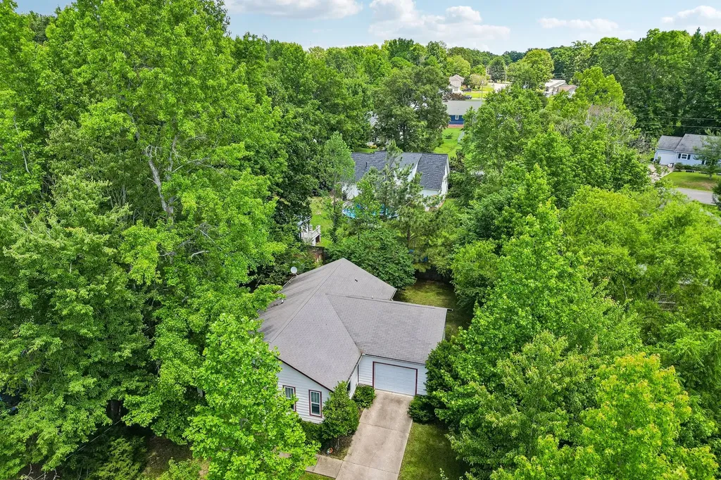 128 Silver Leaf Circle Dickson TN 37055