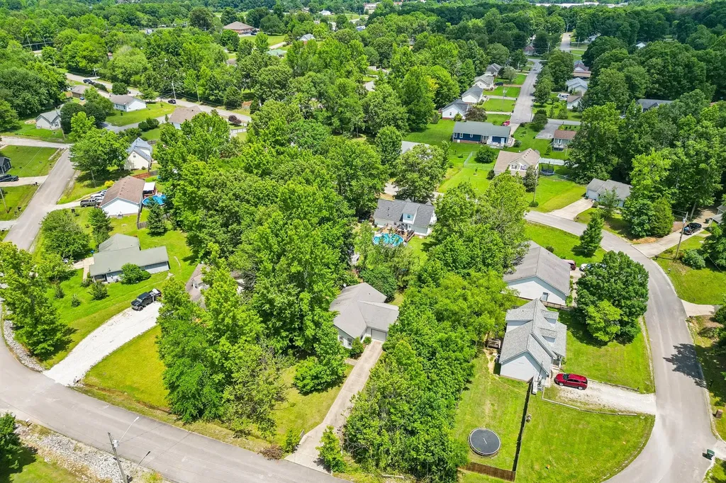 128 Silver Leaf Circle Dickson TN 37055