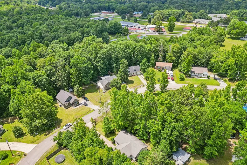128 Silver Leaf Circle Dickson TN 37055