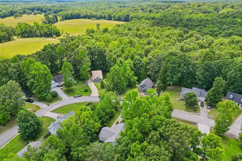 128 Silver Leaf Circle Dickson TN 37055