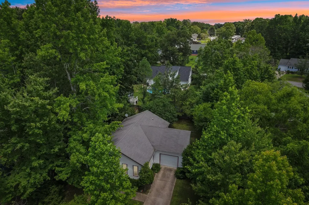 128 Silver Leaf Circle Dickson TN 37055