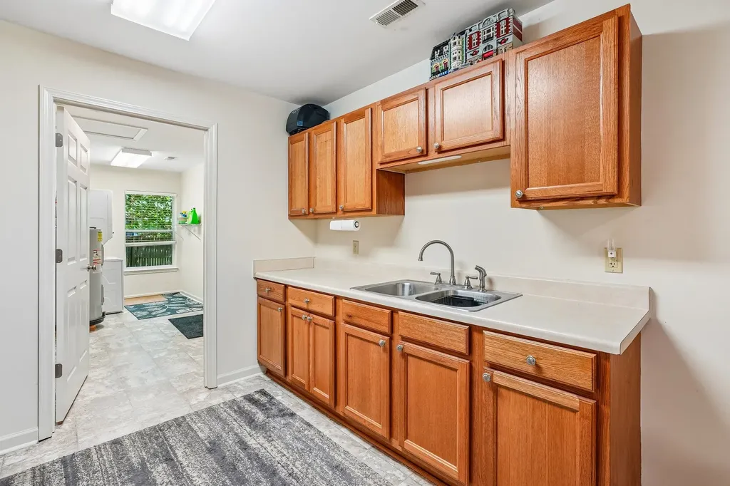 128 Silver Leaf Circle Dickson TN 37055