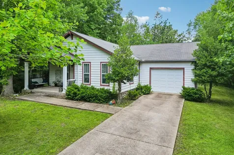 128 Silver Leaf Circle Dickson TN 37055