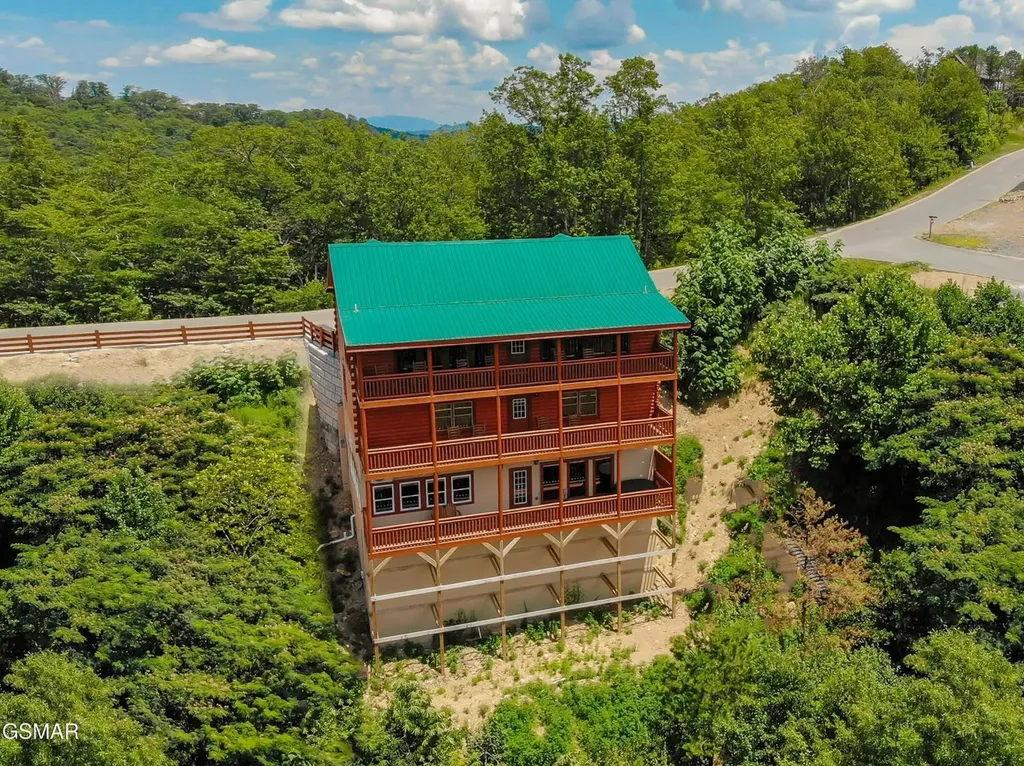 3270 Lonesome Pine Way Sevierville TN 37862