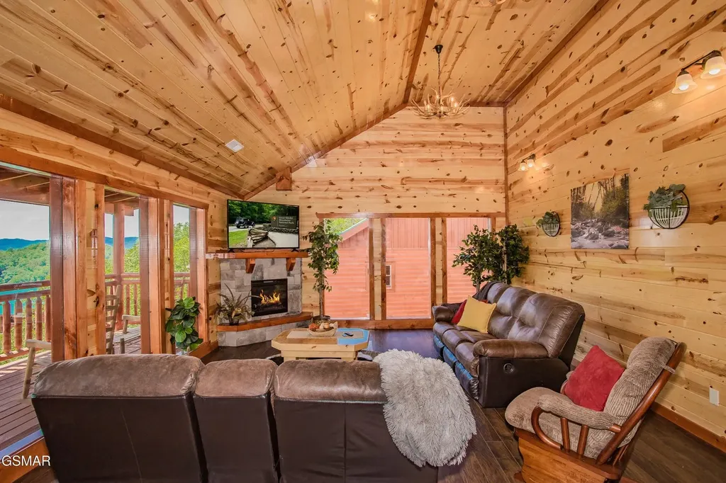 3270 Lonesome Pine Way Sevierville TN 37862