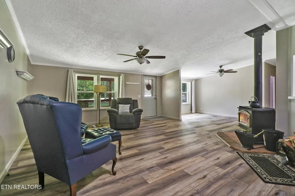 149 Vandever Lane Crossville TN 38572