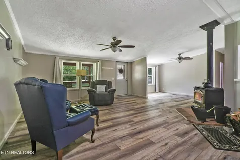 149 Vandever Lane Crossville TN 38572