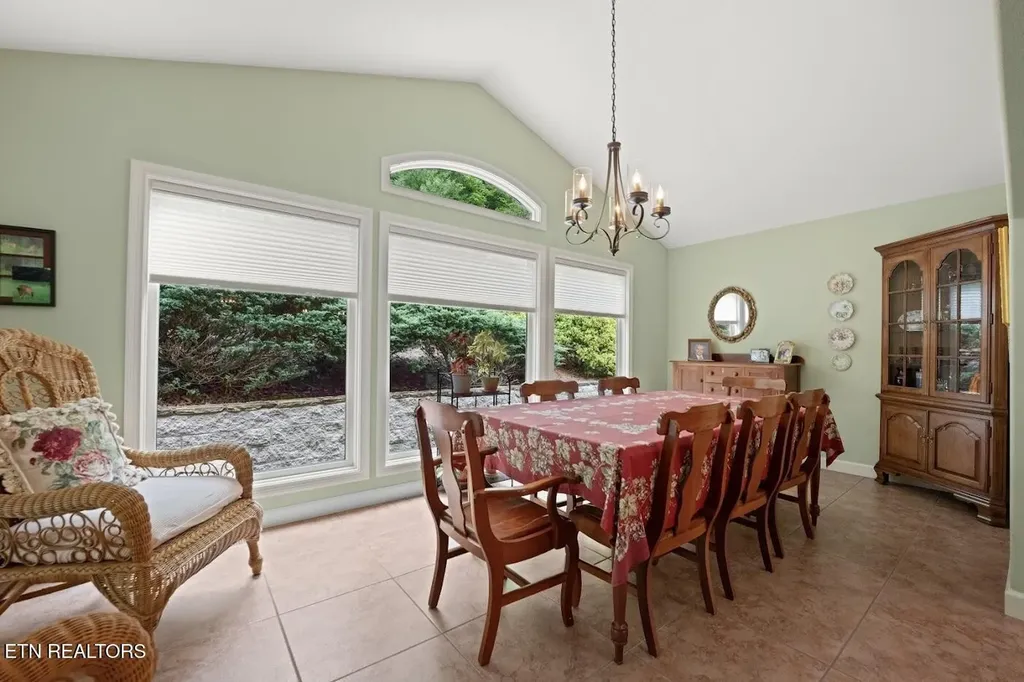 14 Heatherhurst Court Crossville TN 38558