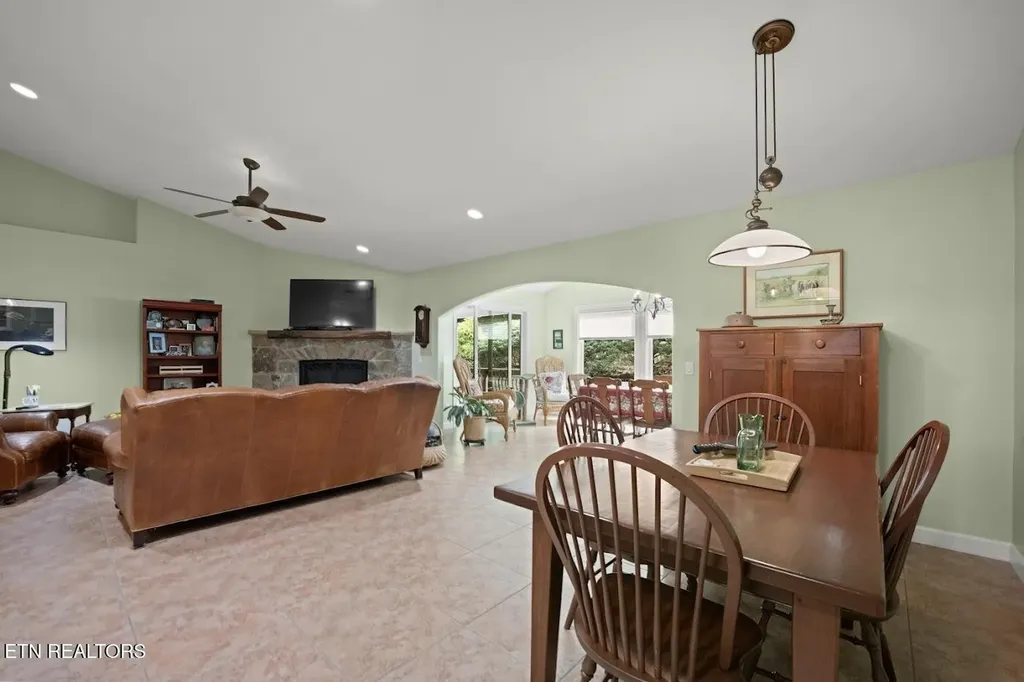 14 Heatherhurst Court Crossville TN 38558