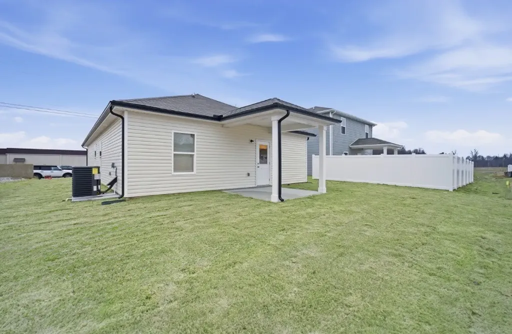 95 Stonehenge Circle, NW Manchester TN 37355