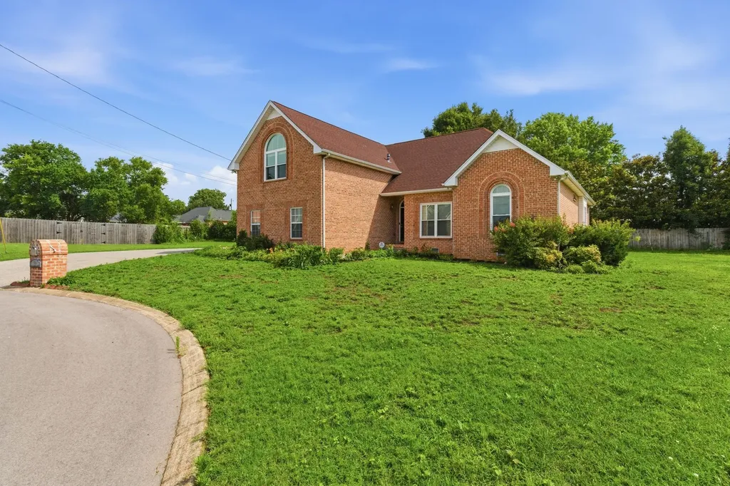 108 Strathmore Court Hendersonville TN 37075