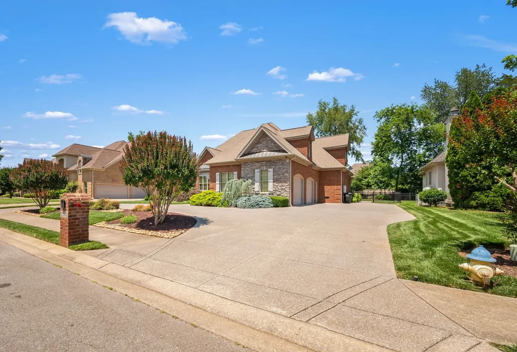 2042 Alexander Boulevard Murfreesboro TN 37130