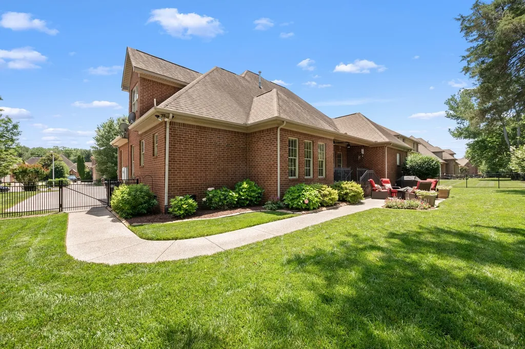 2042 Alexander Boulevard Murfreesboro TN 37130