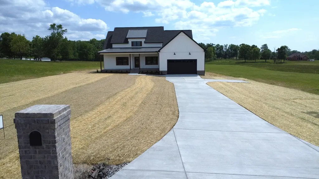 2672 Coleytown Road Lafayette TN 37083
