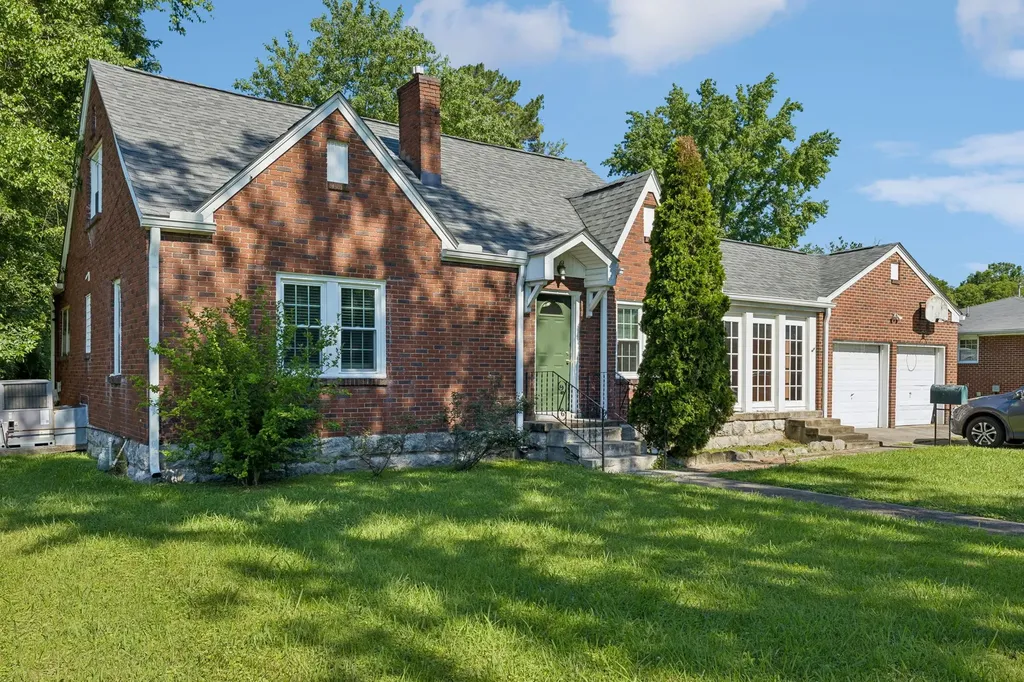 312 Castle Heights Avenue Lebanon TN 37087