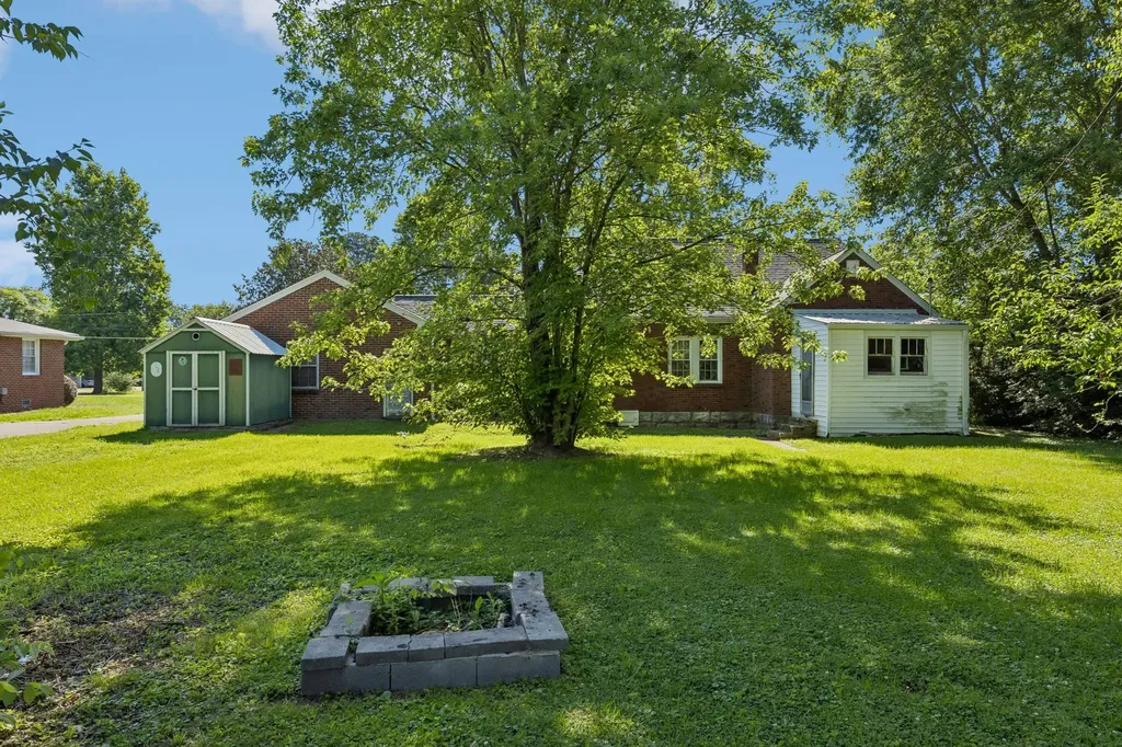 312 Castle Heights Avenue Lebanon TN 37087