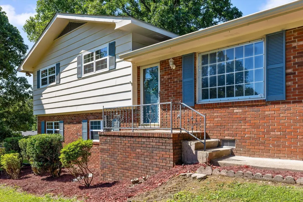 404 Lark Lane Chattanooga TN 37415
