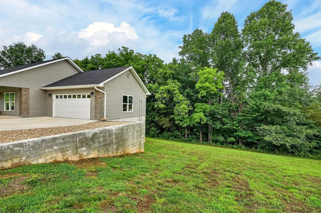 2011 Bear Creek Point Cookeville TN 38506