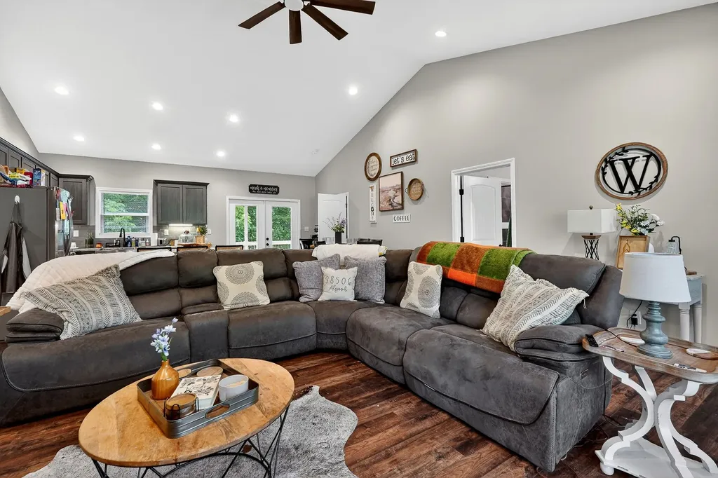 2011 Bear Creek Point Cookeville TN 38506