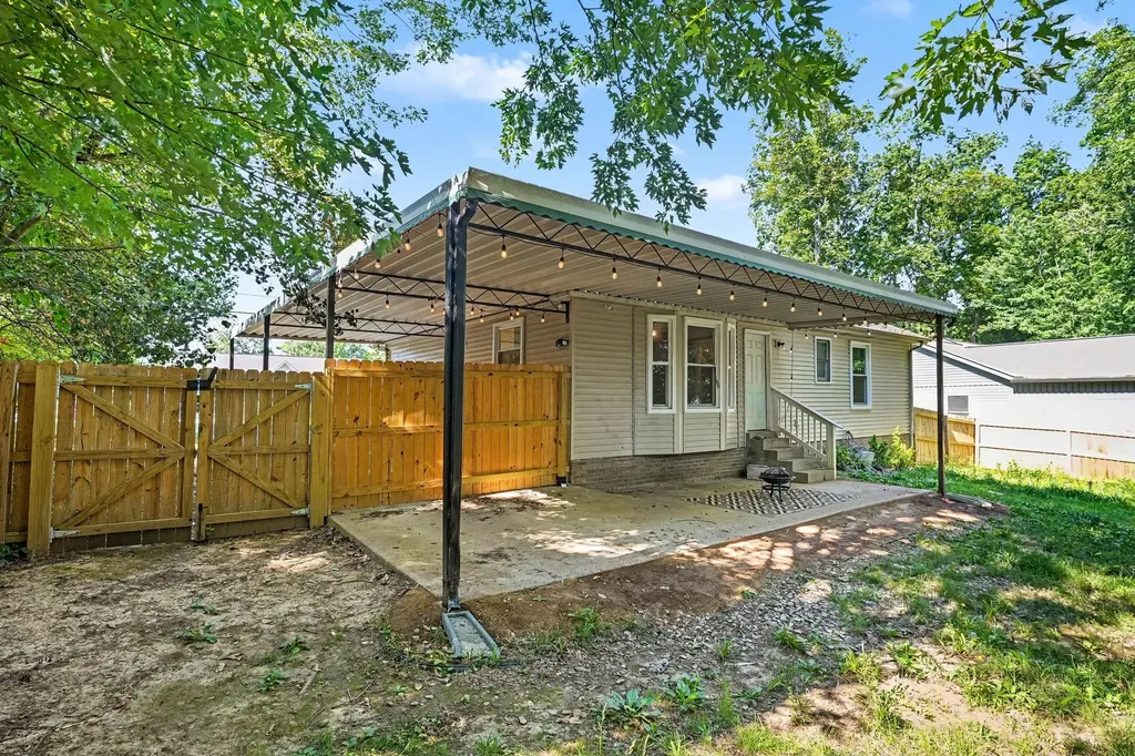 217 Bob White Drive Clarksville TN 37042